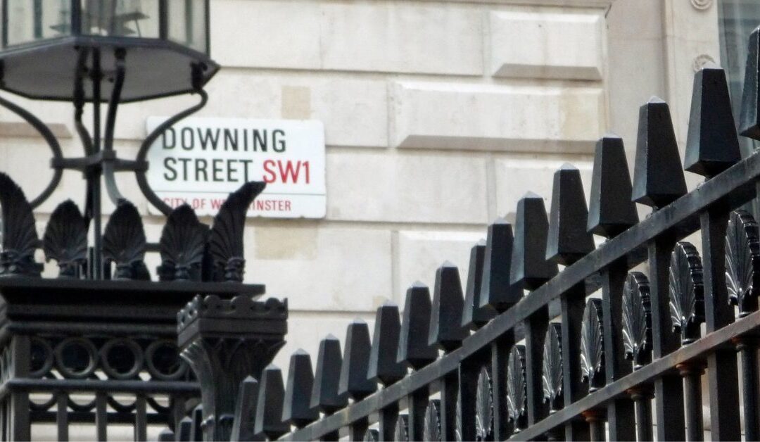 UK Investors Rush to Tax-Free Gold as Budget Fears Intensify